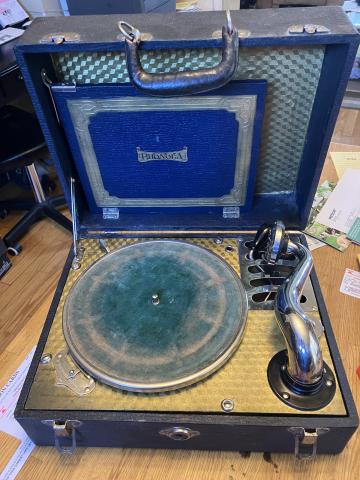 vintage Phonola brand wind-up 78rpm record player