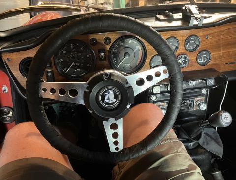 steering wheel with trial grip
